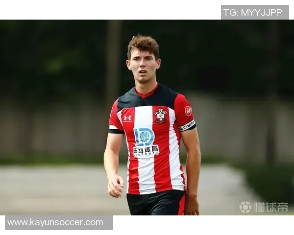 英媒曝佩雷茨租借合同无终止条款拜仁外租南安普顿遭遇困难